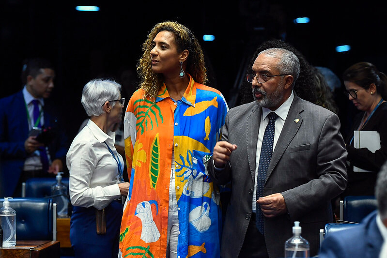 A ministra da Igualdade Racial, Anielle Franco, acompanhou a votação ao lado do senador Paulo Paim. Foto: Roque de Sá/Ag. Senado