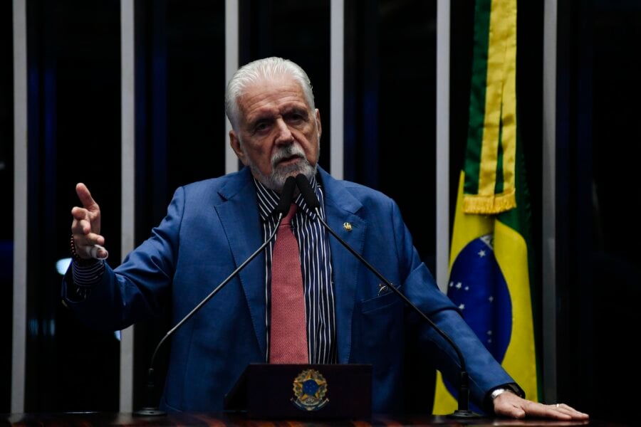 O senador Jaques Wagner, líder do Governo no Senado, conversou com o presidente Lula depois de derrotas no Congresso

Foto: Jefferson Rudy/Agência Senado