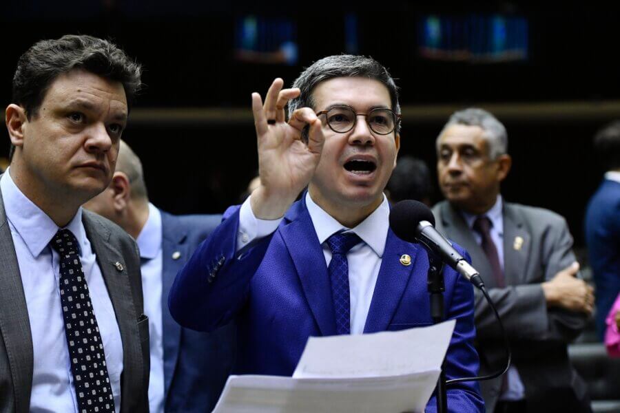 O líder do governo no Congresso, Randolfe Rodrigues, durante sessão de análise de vetos

Foto: Roque de Sá/Agência Senado