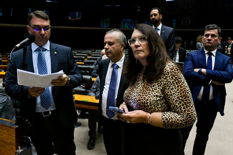 Da esquerda para a direita: Flávio Bolsonaro, Rogério Marinho, Bia Kicis, Maurício do Vôlei e Sergio Moro. Foto: Jefferson Rudy/Ag. Senado