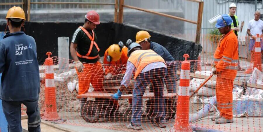 Para 35%, a produtividade aumentaria, enquanto que para 21% diminuiria e para 40% dos brasileiros a redução de jornada não faria diferença na produtividade do trabalhador. Foto: Tomaz Silva/ABr