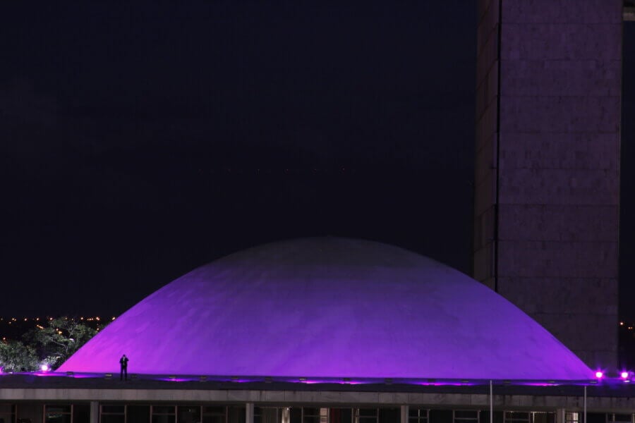 Vista noturna da cúpula e do Anexo I do Senado. Foto: Rodrigo Viana/Ag. Senado