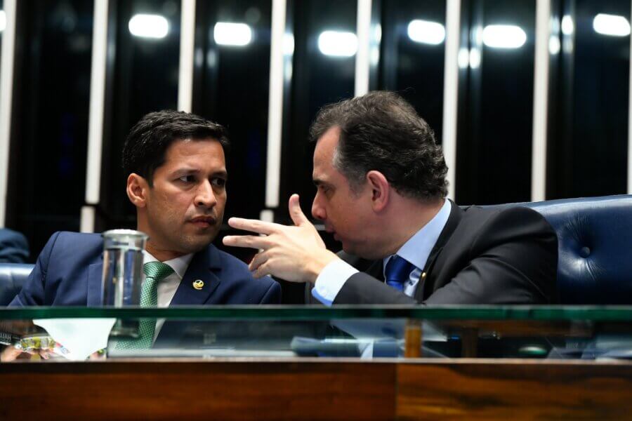 O  relator do PL, senador Rodrigo Cunha, foi contra a taxação das blusinhas, mas foi voto vencido no plenário do Senado

Foto: Marcos Oliveira/Agência Senado