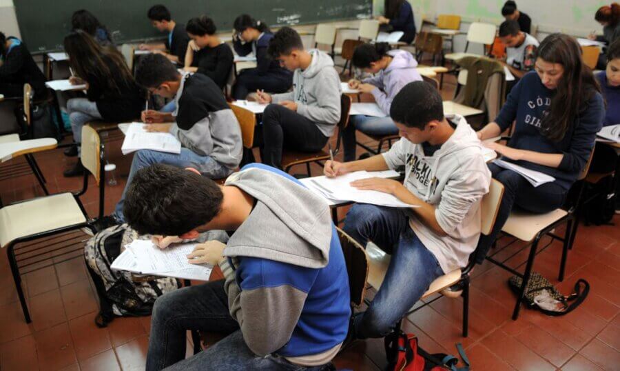 Governo defende desde o início 2.400 horas de Formação Geral Básica para os estudantes do Ensino Médio

Foto: Gabriel Jabur/Agência Brasília.