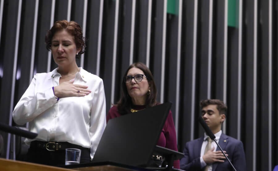 Os parlamentares Carla Zambelli (PL-SP), Bia Kicis (PL-DF) e Nikolas Ferreira (PL-MG), todos com pendências judiciais. Foto: Bruno Spada/Câmara dos Deputados