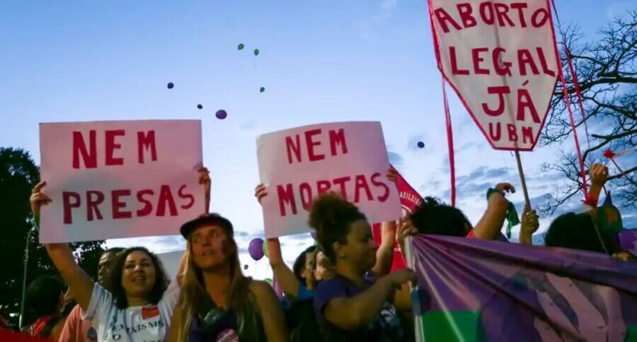 Manifestação em Maceió, em novembro de 2023, contra endurecimento da legislação contra o aborto. Foto: Fábio Rodrigues Pozzebom/ABr