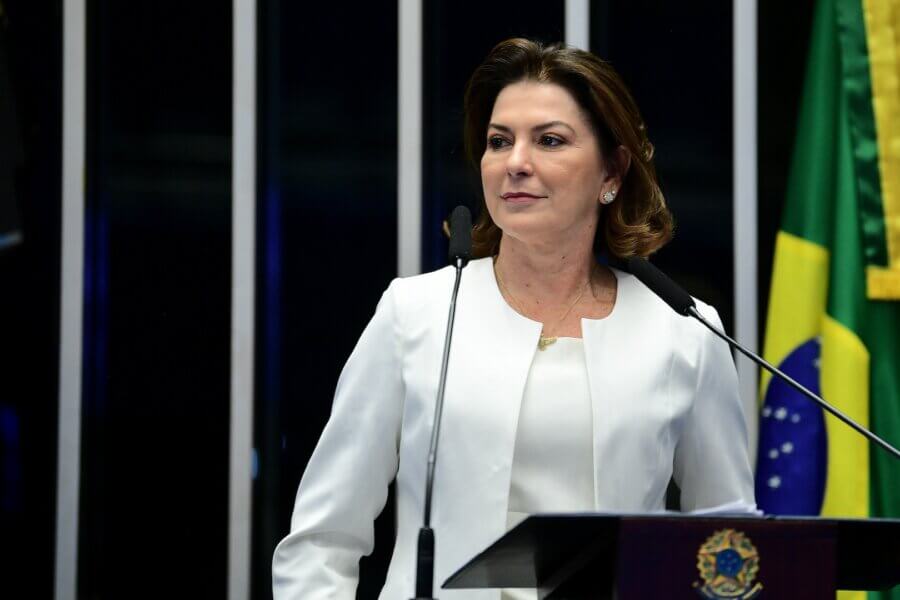 A nova senadora Rosana Martinelli ao assumir o mandato no Senado Federal

Foto: Pedro França/Agência Senado