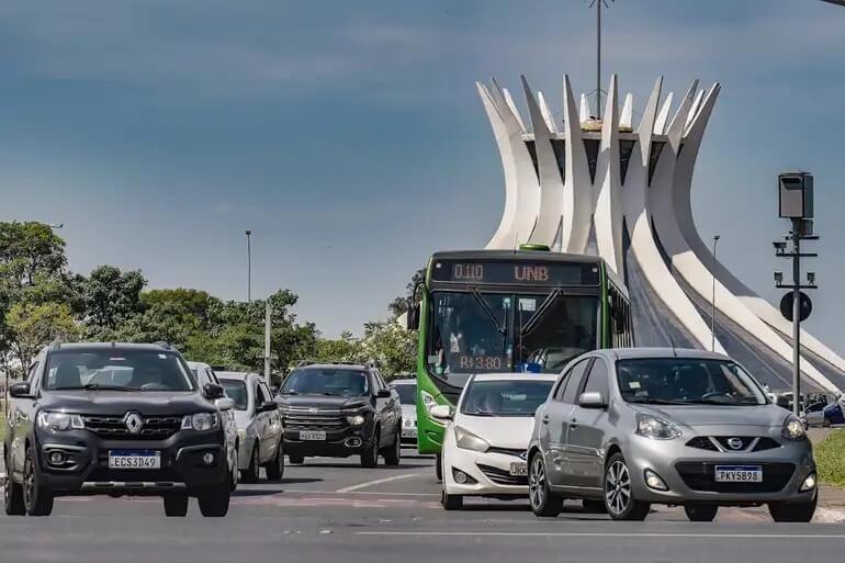 Trânsito em Brasília. Foto: Raffa Neddemeyer/ABr