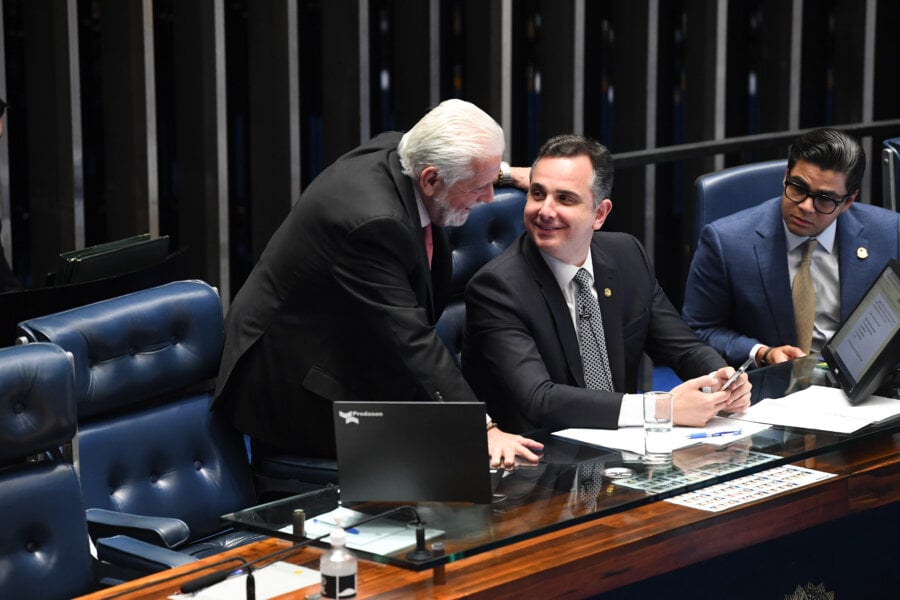 O relator da matéria, Jaques Wagner (PT-BA), por outro lado, diminuiu a quantidade de postos a serem conservados para empresas que aderirem a desoneração da folha para 75% ou mais 
Foto: Jonas Pereira/Agência Senado