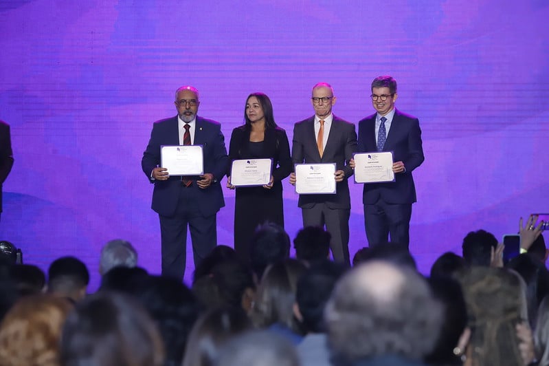 Paulo Paim, Eliziane Gama, Fabiano Contarato e Randolfe Rodrigues Prêmio Congresso em Foco