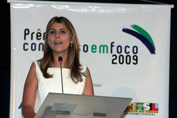 A então deputada Manuela d'Ávila discursando no Prêmio Congresso em 2009 | Foto: Congresso em Foco