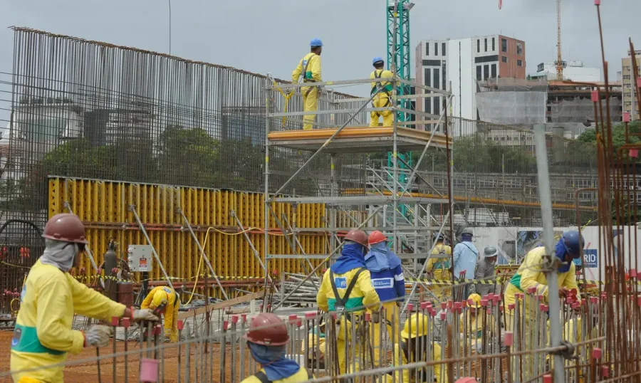 Construção civil é um setores atualmente contemplados com a desoneração da folha de pagamento. Foto: Tânia Rêgo/ABr