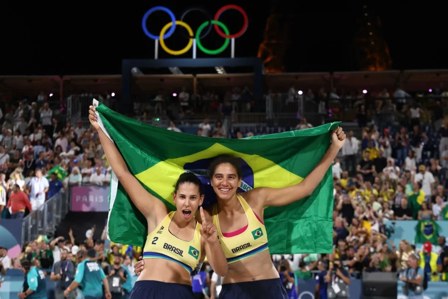 Duda e Ana Patrícia, do vôlei de praia, garantiram o último ouro para o Brasil nos Jogos Olímpicos de Paris 2024. Olimpíada teve protagonismo de brasileiras. Foto: Luiza Moraes/COB