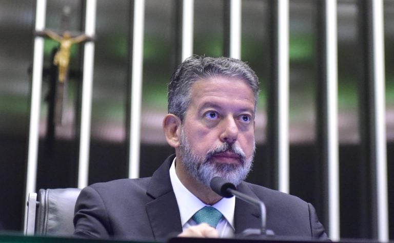 Arthur Lira, presidente da Câmara dos Deputados, envia à CCJ a PEC que limita os poderes do STF. Foto: Agência Câmara