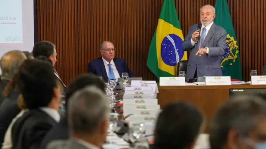 Lula e Alckmin na primeira reunião ministerial do ano, realizada em março. Foto: ABr