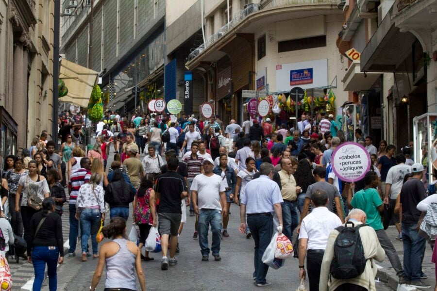 Região da 25 de Março, uma das mais movimentadas do comércio em São Paulo. Foto: Pedro Bolle/Ag. USP