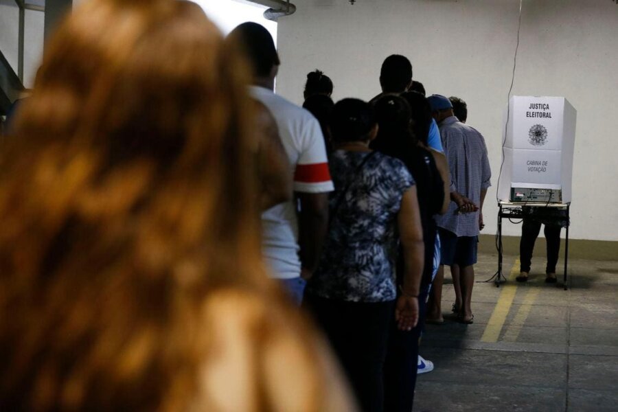 Fila de votação até a urna eletrônica. Foto: Tânia Rêgo/ABr