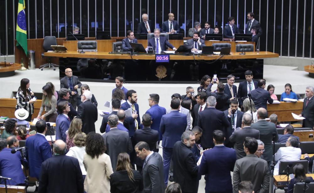 Pauta da Câmara desta terça-feira (3) inclui mudanças no arcabouço fiscal e renegociação de dívidas dos estados com a União. Foto: Bruno Spada/Ag. Câmara