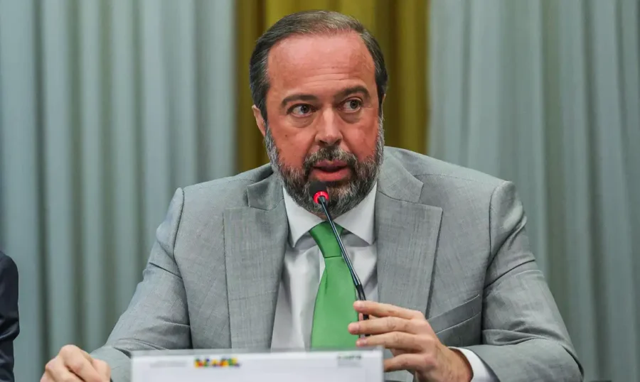 Ministro de Minas e Energia, Alexandre Silveira, acusa Ricardo Nunes de fake news sobre os apagões. Foto: Agência Brasil 