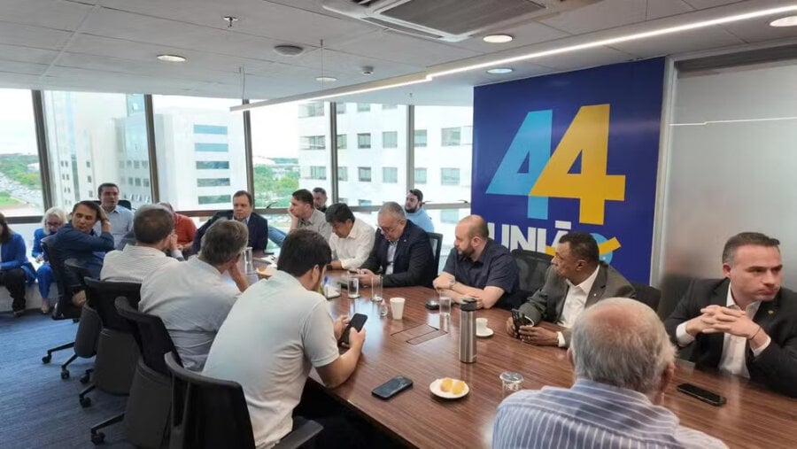 Reunião da cúpula do União Brasil que selou a retirada da candidatura de Elmar. Foto: União Brasil