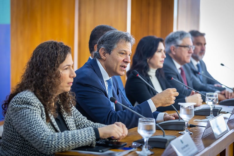 Os ministros Esther Dweck, Fernando Haddad, Rui Costa, Simone Tebet, Alexandre Padilha e Paulo Pimenta. Foto:  Diogo Zacarias/Ministério da Fazenda