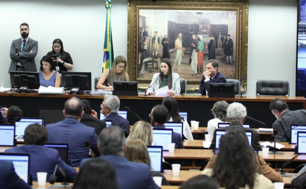 Sessão da Comissão de Constituição e Justiça da Câmara dos Deputados, nesta quarta (27), que aprovou a PEC. Foto: Vinicius Loures/Câmara dos Deputados