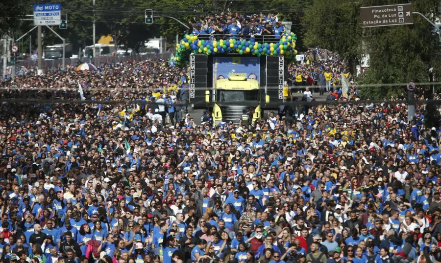 Milhares de pessoas se reuniram na Avenida Tiradentes, na região central paulistana, para participar da Marcha para Jesus em maio de 2024. Foto: Paulo Pinto/ABr 