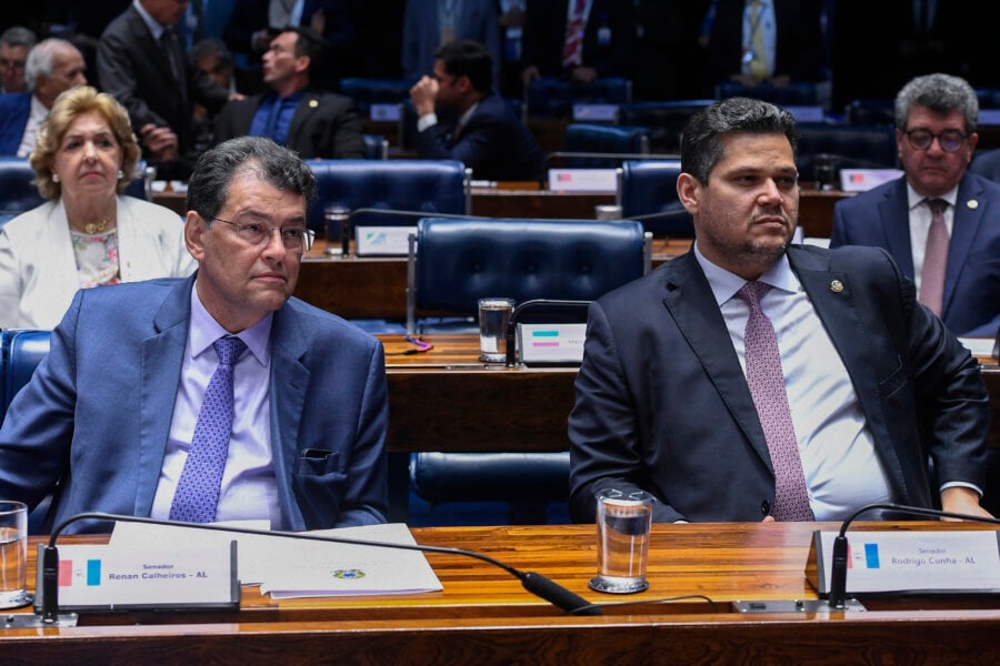 Eduardo Braga apresenta relatório da regulamentação da reforma tributária nesta segunda (9), na CCJ; votação está prevista para quarta (11) 
Foto: Jefferson Rudy/Agência Senado