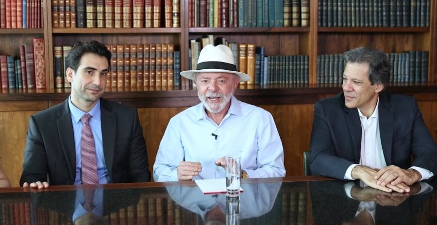 Gabriel Galípolo, novo presidente do Banco Central, presidente Lula e o ministro da Fazenda, Fernando Haddad. Foto: Reprodução/Youtube