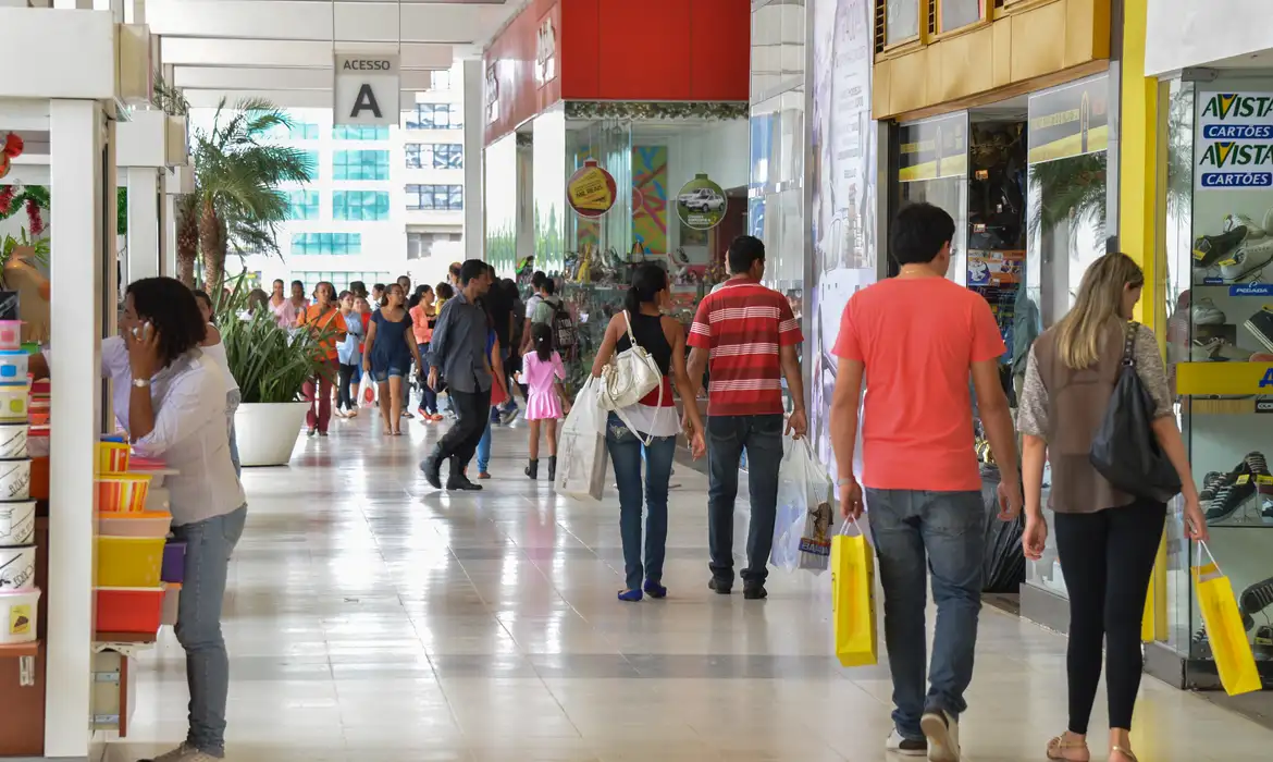 Shopping movimentado com compras de Natal em Brasília. Foto: Valter Campanato/ABr