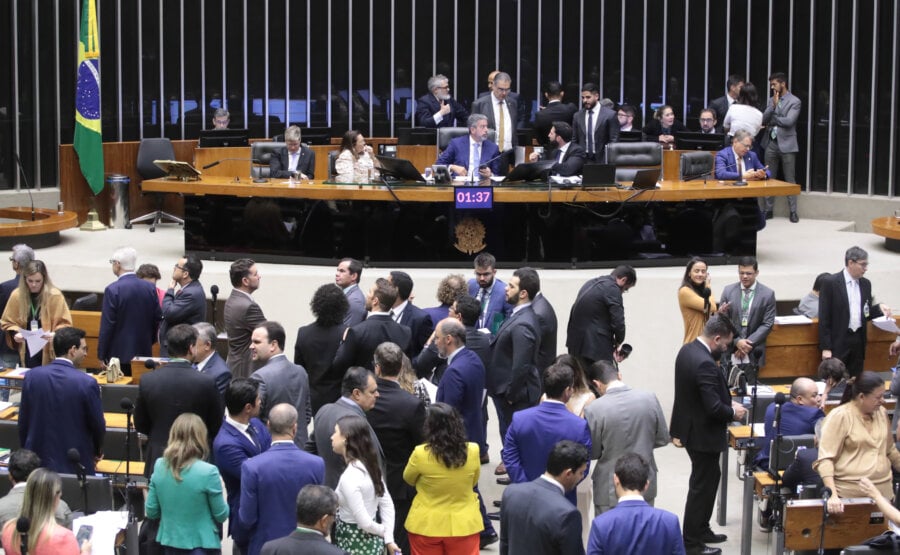 Câmara aprovou em dois turnos a PEC 45/2024, segundo item do pacote fiscal, que mira o controle dos supersalários. Foto: Bruno Spada/Câmara dos Deputados