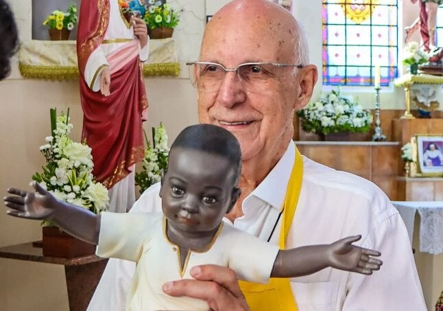 Padre Julio Lancellotti é uma das figuras destacadas de livro didático. Foto: Arquivo pessoal