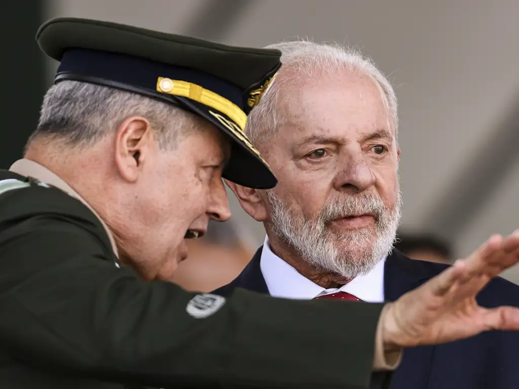 Lula com o comandante do Exército, general Tomás Paiva. Foto: Marcelo Camargo/Agência Brasil