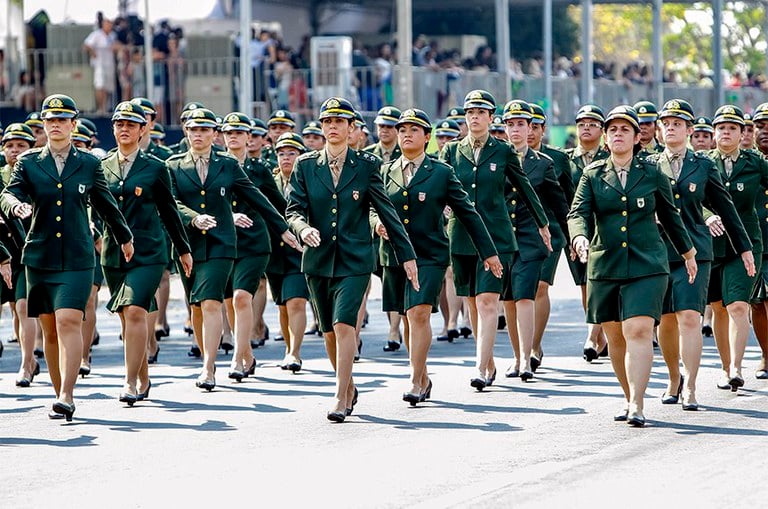 Decreto assinado em agosto pelo presidente Lula é inédito nas Forças Armadas e prevê que, com a conclusão do curso de formação básica, as militares receberão o Certificado de Reservista. Foto: Roberto Stuckert Filho/PR