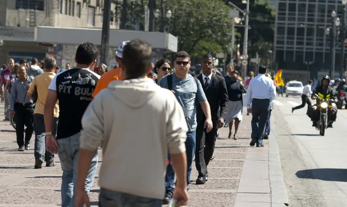 50,1% das famílias pertencem brasileiras pertencem as classes A, B ou C. Foto: Arquivo/Agência Brasil