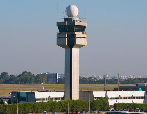 Torre de controle de tráfego aéreo. Foto: NAV Brasil