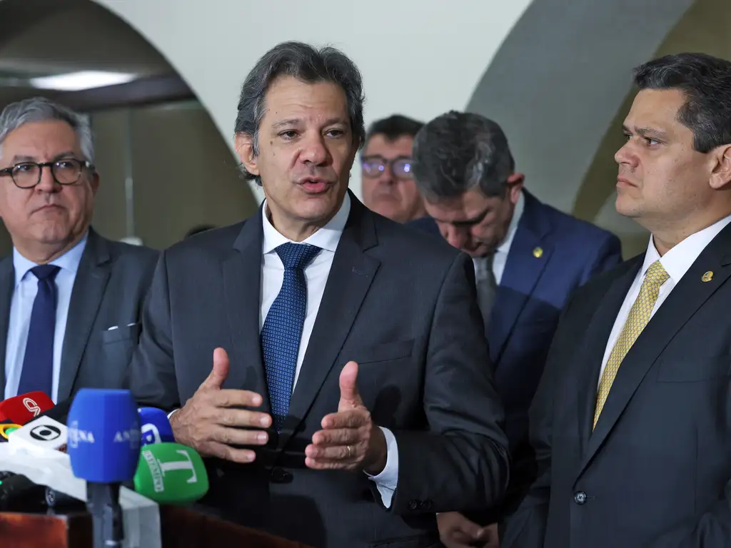 Fernando Haddad entregou pauta prioritária a Davi Alcolumbre na última terça-feira. Foto: Antonio Cruz/Ag. Senado