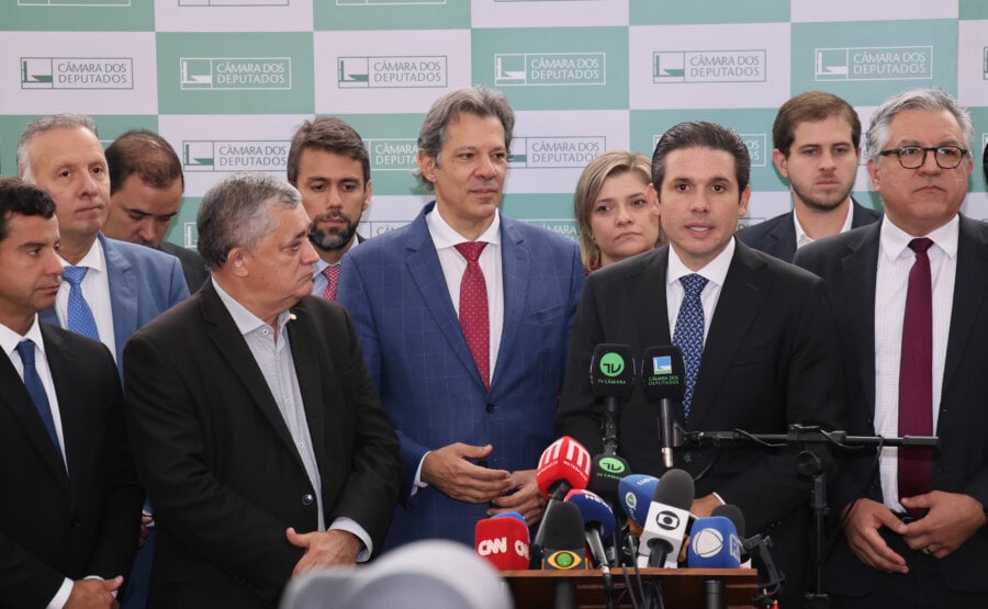 Fernando Haddad e Hugo Motta fizeram pronunciamento à imprensa após ministro entregar lista de prioridades ao presidente da Câmara. Foto: Ag. Câmara