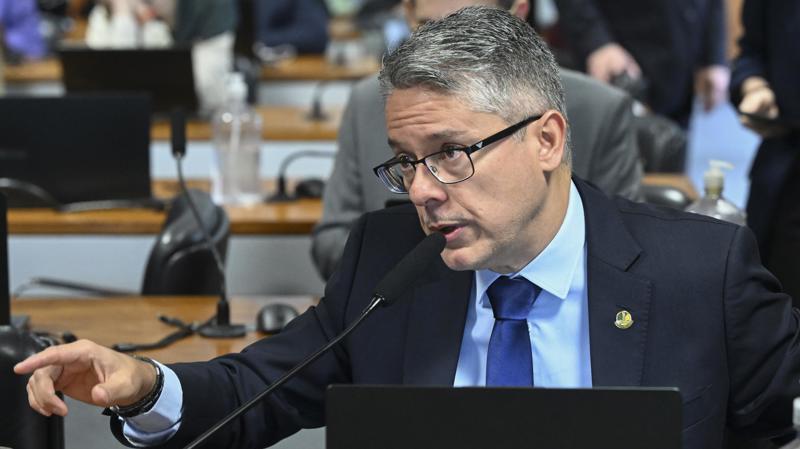 Projeto propõe que qualquer cidadão possa comunicar à autoridade competente a prática de ato que configure abuso de autoridade.