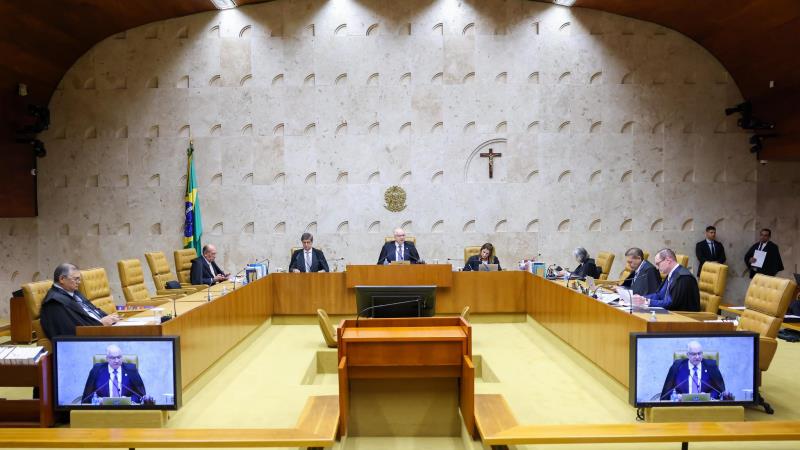 Decisão de Dino foi proferida após a Câmara e Senado abrirem margem para salários de até R$ 77 mil a funcionários.