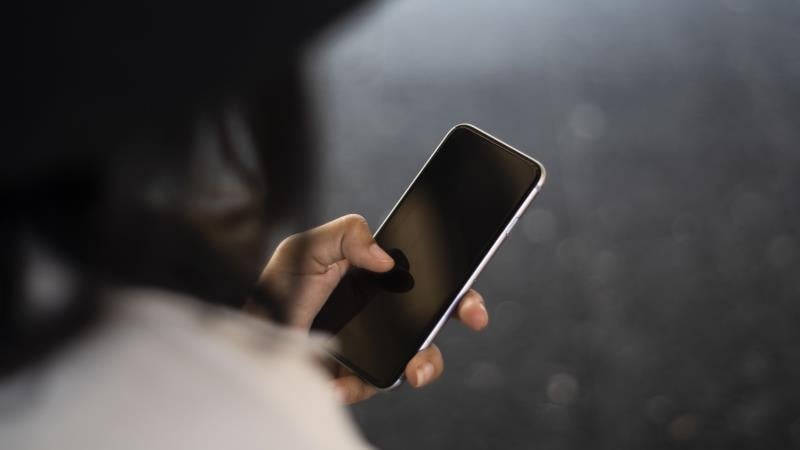 Entre ghosting, relações líquidas e insegurança, solitude surge como estratégia de autopreservação emocional.