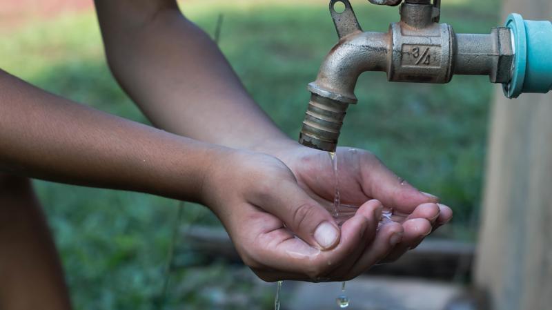 A negligência com o saneamento condena gerações inteiras e transforma dados, estudos e alertas em estatísticas ignoradas pelo poder público.