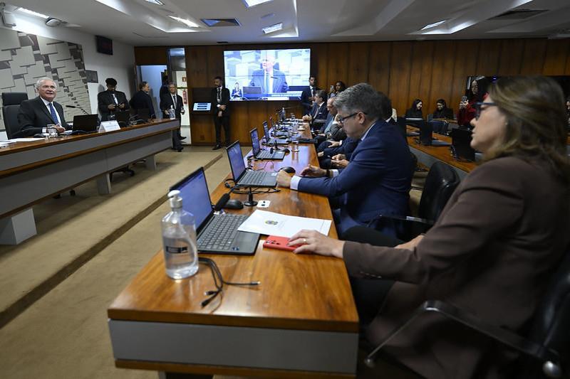 Reunião de instalação da subcomissão da CAE que vai acompanhar investigações do caso Banco Master. Trabalhos são liderados por Renan Calheiros.