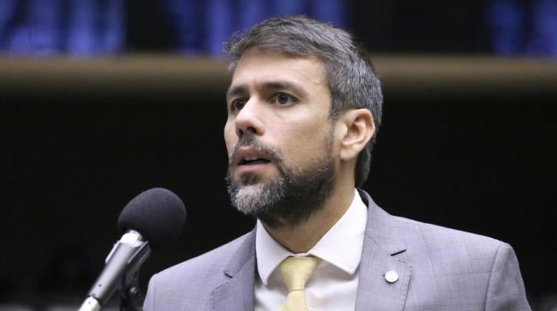 PEC da Jornada 6x1 foi transferida à CCJ após impasse na Comissão de Trabalho.