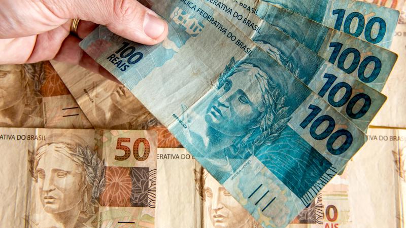 Texto sustenta que receita bruta seria uma base mais estável para financiar a Previdência Social.