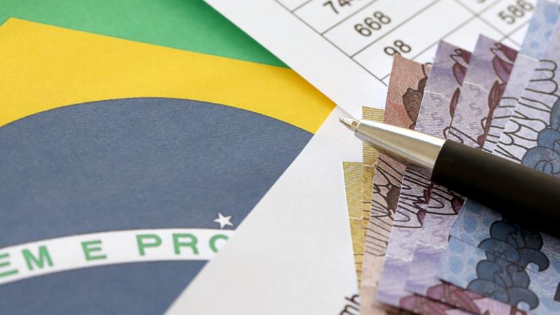 Criado para conter abusos, o limite salarial no serviço público foi esvaziado por exceções, penduricalhos e interpretações criativas que protegem elites.