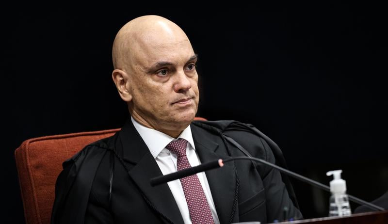 Moraes pede que o CMP informe se o general cumpre os requisitos necessários para a concessão do benefício.