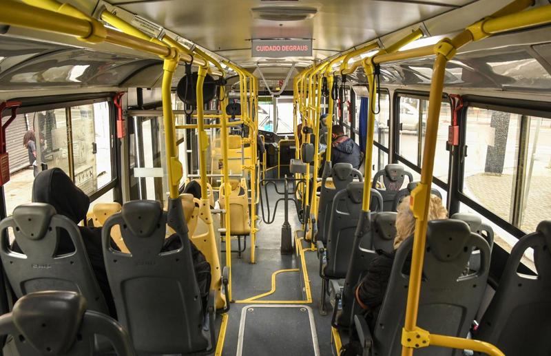 Reajustes tarifários elevaram o preço do ônibus urbano em janeiro. 
