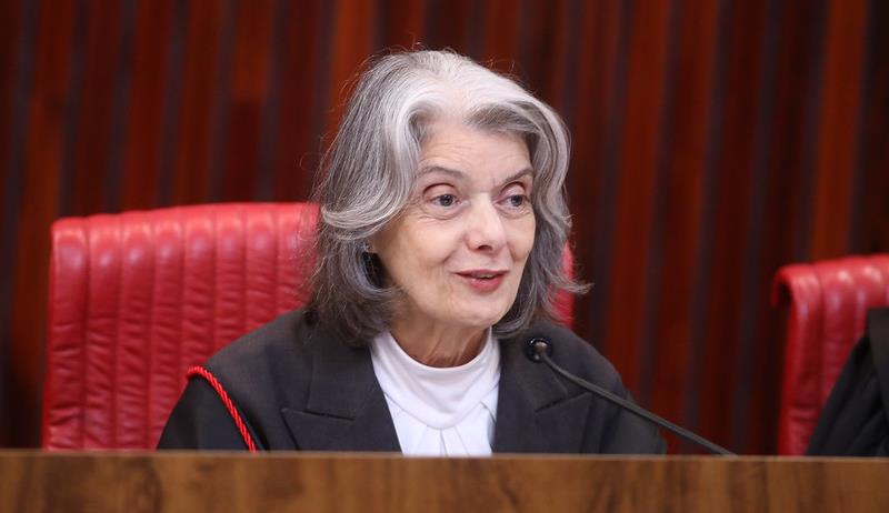 Cármen Lúcia defendeu rigor no cumprimento dos deveres éticos ao apresentar código de conduta a magistrados eleitorais.