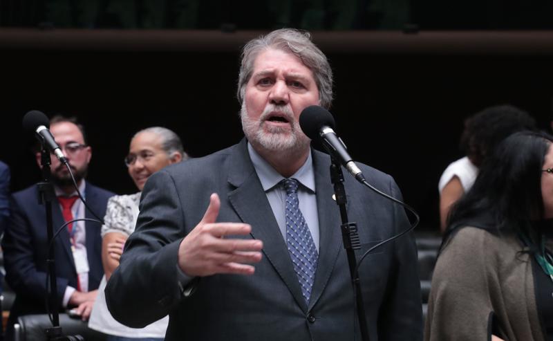 Após pedido de vista de Renildo Calheiros, votação do parecer foi adiada para 24 de fevereiro.